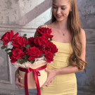 Коробка с красными французскими розами "Алые розы"